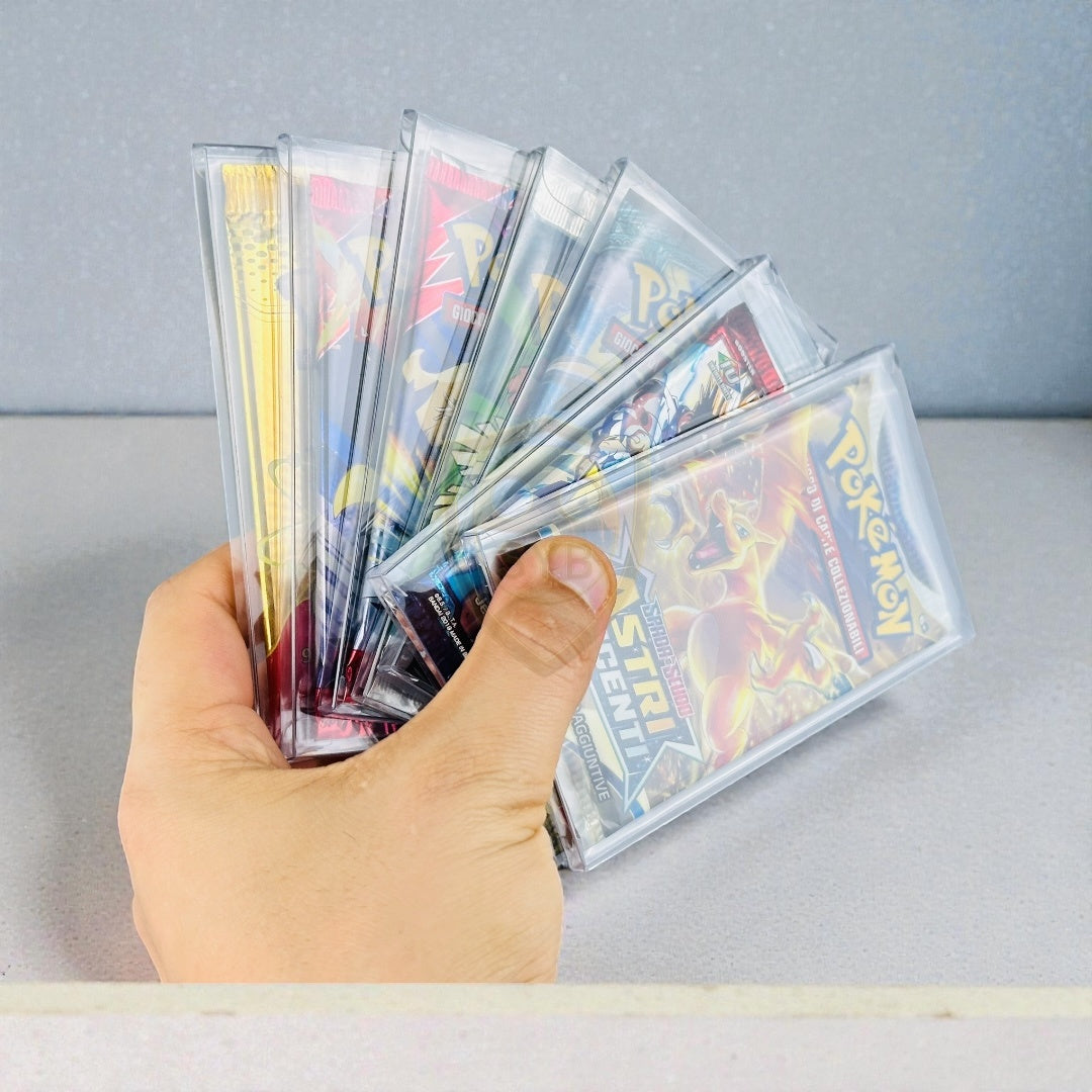 Teca Trasparente semi-rigida Protettiva per Bustine Pokémon, Yu-Gi-Oh!, One Piece, Dragonball, Magic